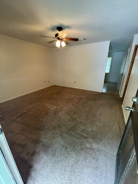 Building Photo - 2 bed / 1 bath apartment