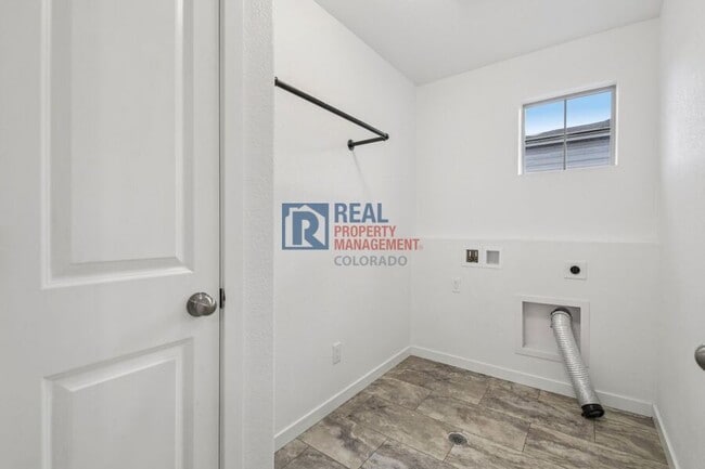 Building Photo - 8396 Bijou Crk Ave