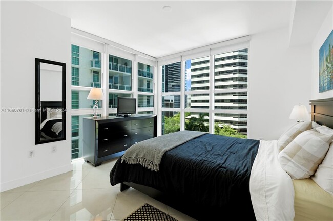 Building Photo - 950 Brickell Bay Dr