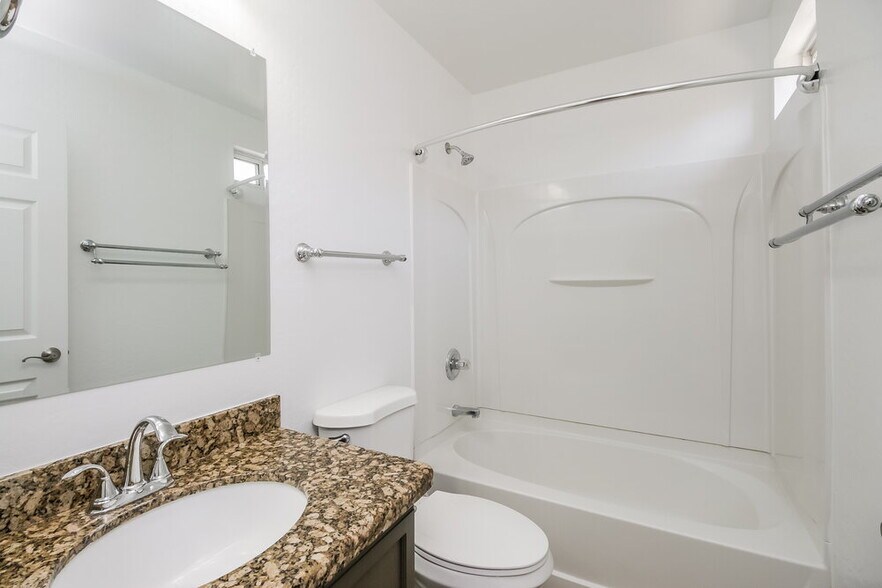 Building Photo - 31318 N Shale Dr