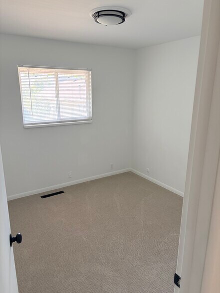 Building Photo - 2258 E Claybourne Ave