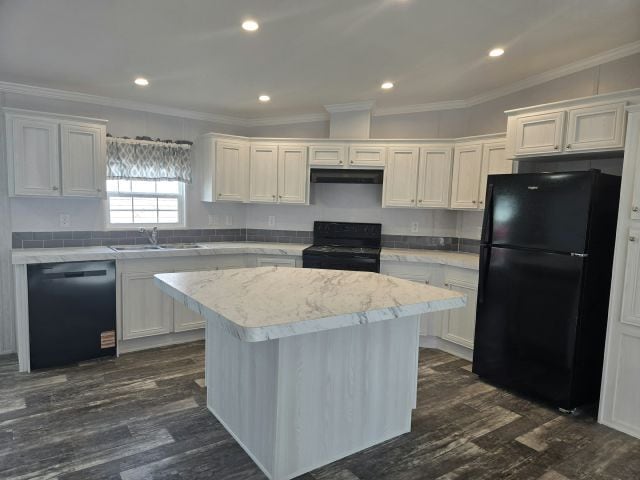 Building Photo - 201 Oak Ln