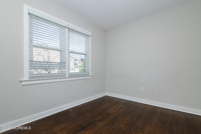 Building Photo - 68 Elm St