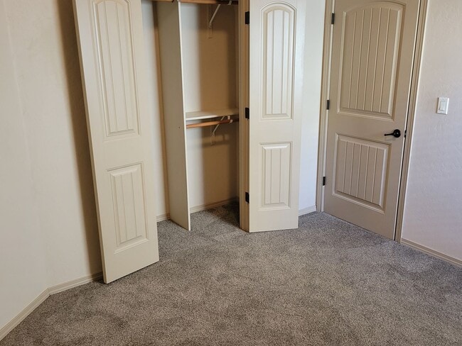 Building Photo - 3 Bedroom, 2 Bathroom Home!