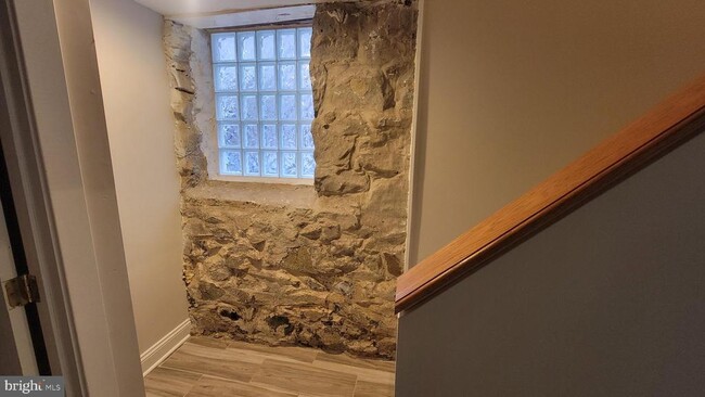Building Photo - 2057 Druid Park Dr