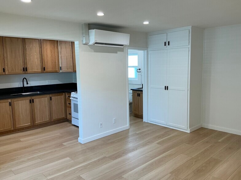 Building Photo - 3774 Tuller Ave