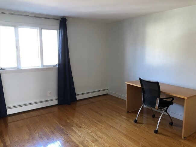 Building Photo - 15 Sycamore Rd