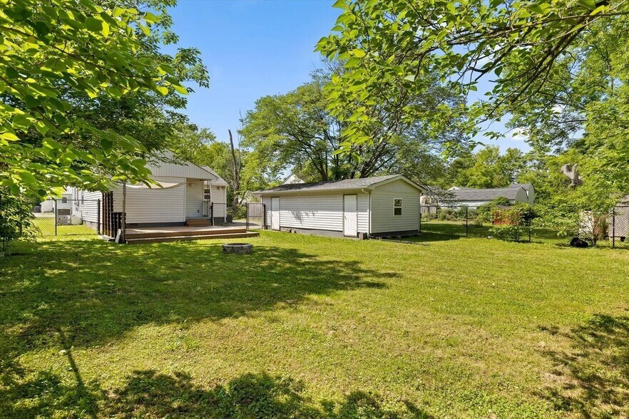 Building Photo - 1604 E Ridge Ave