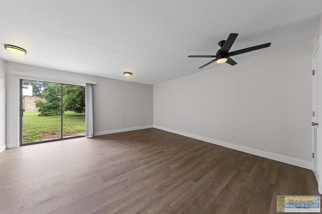 Building Photo - 805 Continental Dr