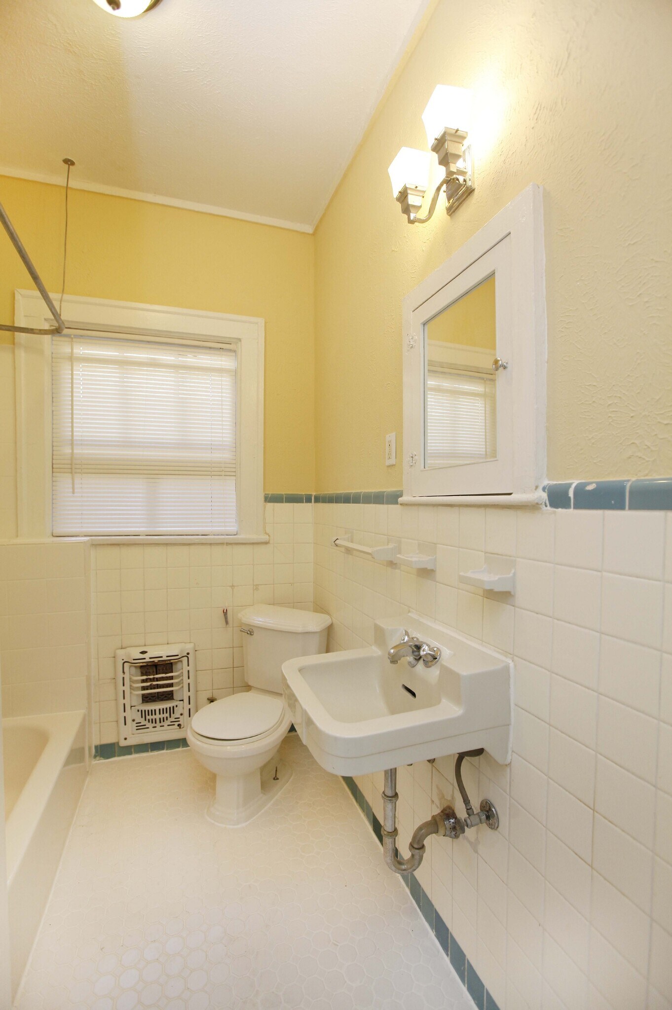 Building Photo - 4701 Gaston Ave