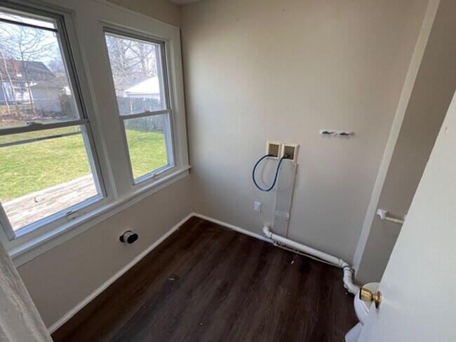 Building Photo - 4 Bed - 1.5 Bath - Single Family Home in Lorain