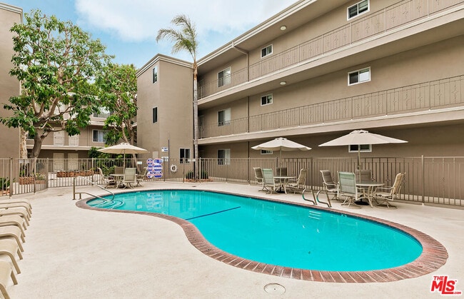 Building Photo - 2002 4th St