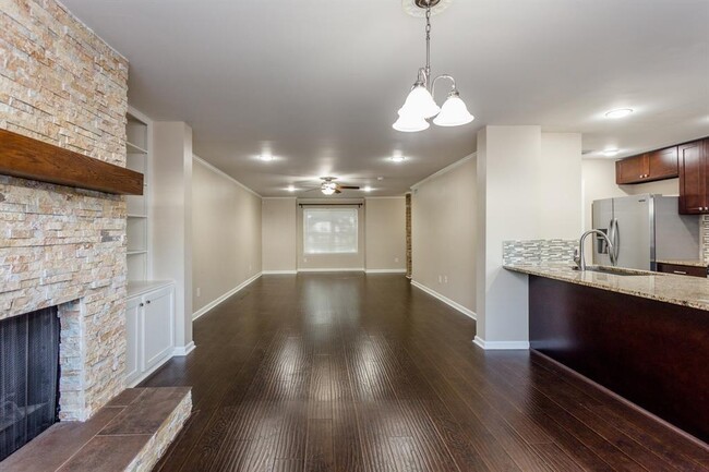 Building Photo - 10318 Briar Forest Dr