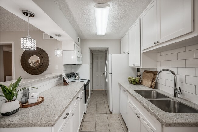 Building Photo - 12660 Ashford Point Dr