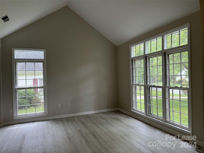 Building Photo - 129 Southhaven Dr