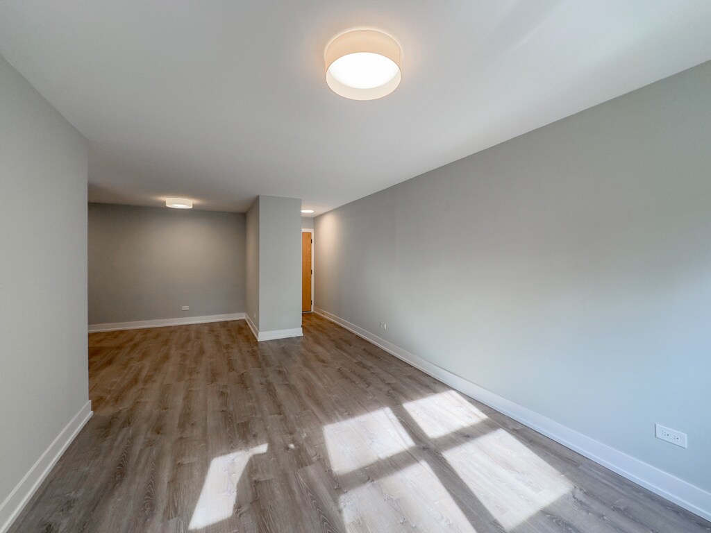 Building Photo - 450 W Barry Ave