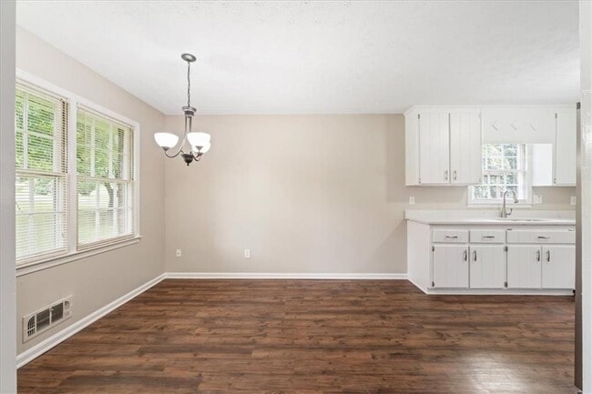 Building Photo - 5146 Bramblewood Dr