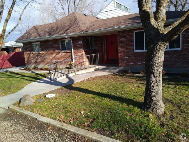 Building Photo - 1508 S Denver Ave