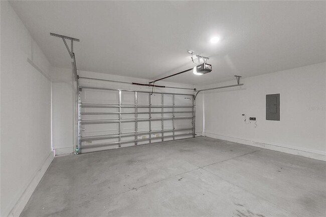 Building Photo - 8704 SW 44th Ct