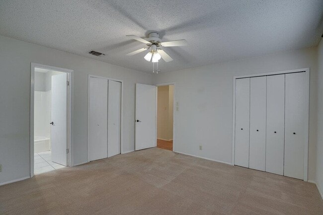 Building Photo - 4601 Gray Fox Dr