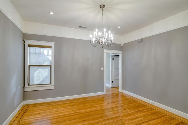 Building Photo - Fantastic, updated Noe Valley single famil...