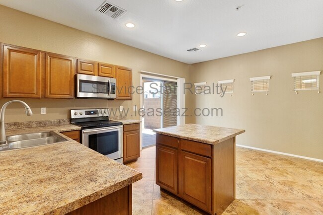 Building Photo - 978 E Corral St