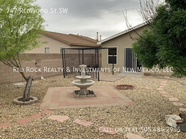 Building Photo - 747 Redwood St SW