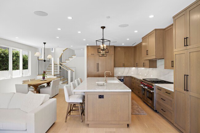 Building Photo - 509 Carnation Ave