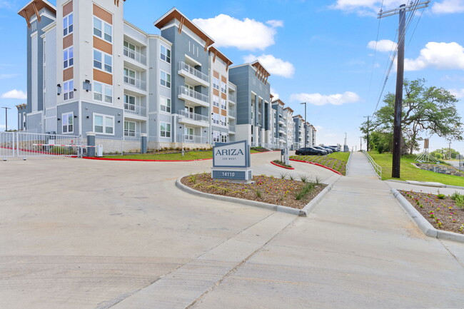 Leasing Center - Ariza 290 West