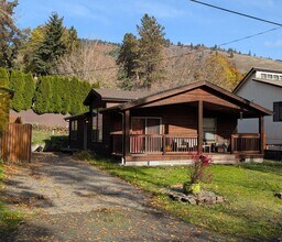 Building Photo - Spacious Fully Furnished Home with 3 Bedroom | 2 Bath home in White Salmon.