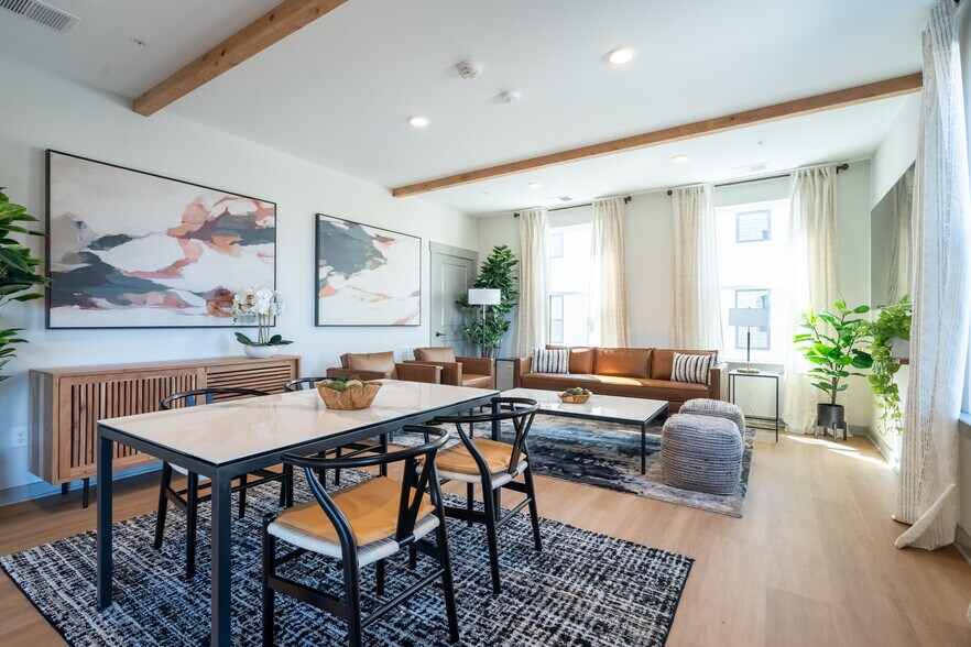 Lounge - 3446 Carlton St