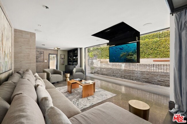 Building Photo - 3300 N Knoll Dr