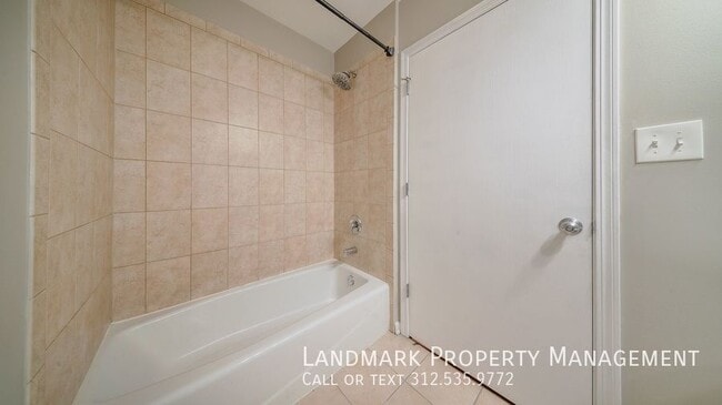 Building Photo - 4428 S Calumet Ave