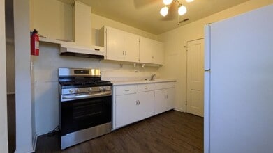 Building Photo - 730 W Park St