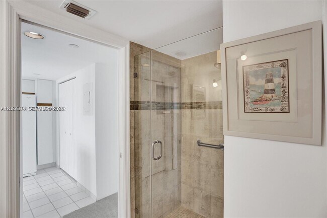 Building Photo - 3500 Mystic Pointe Dr