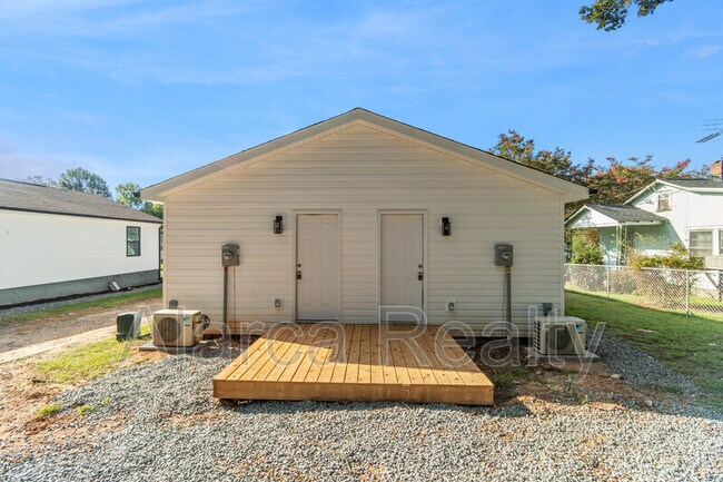 Building Photo - 530 N Church St