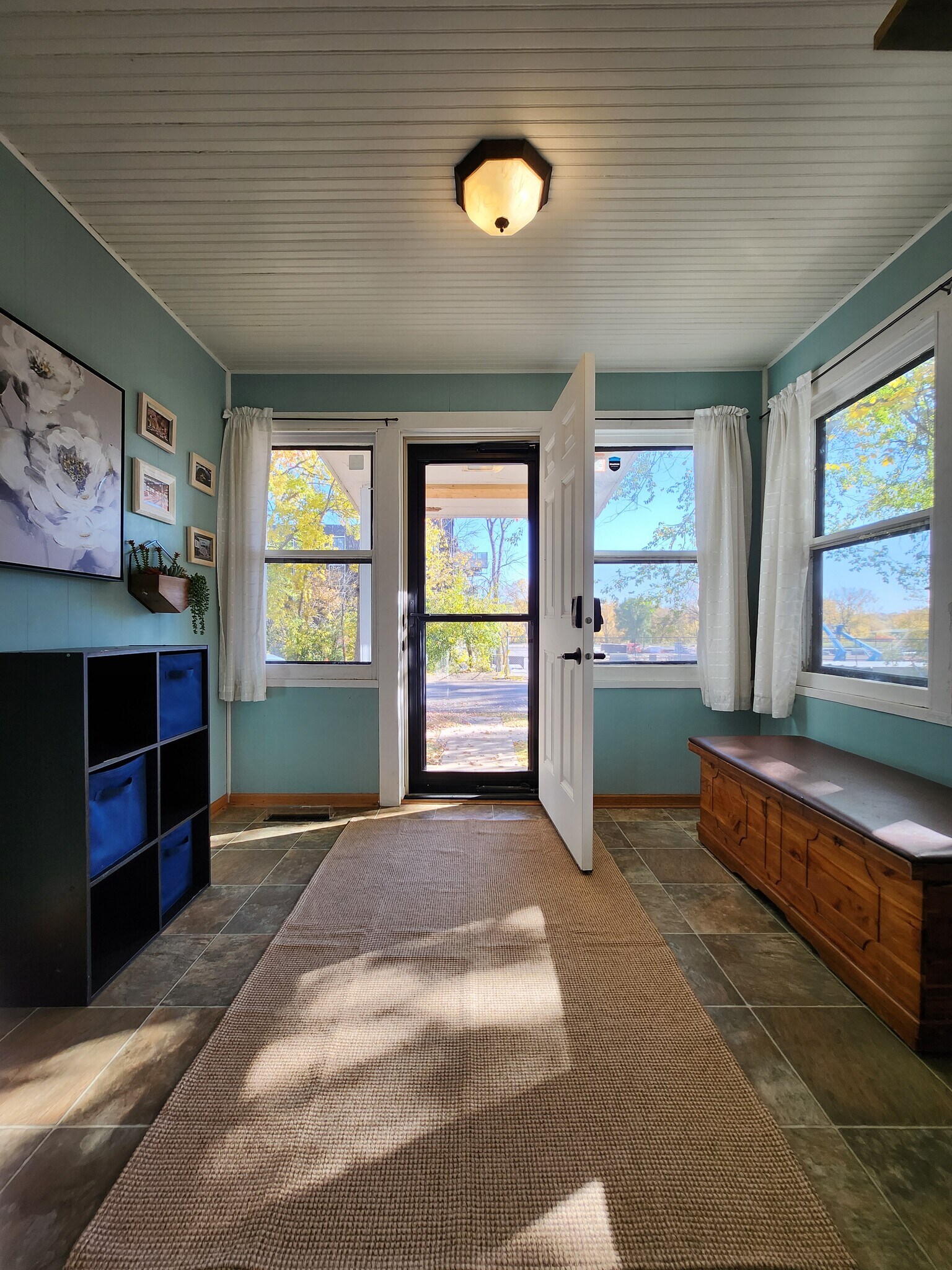 Building Photo - 2012 1st St