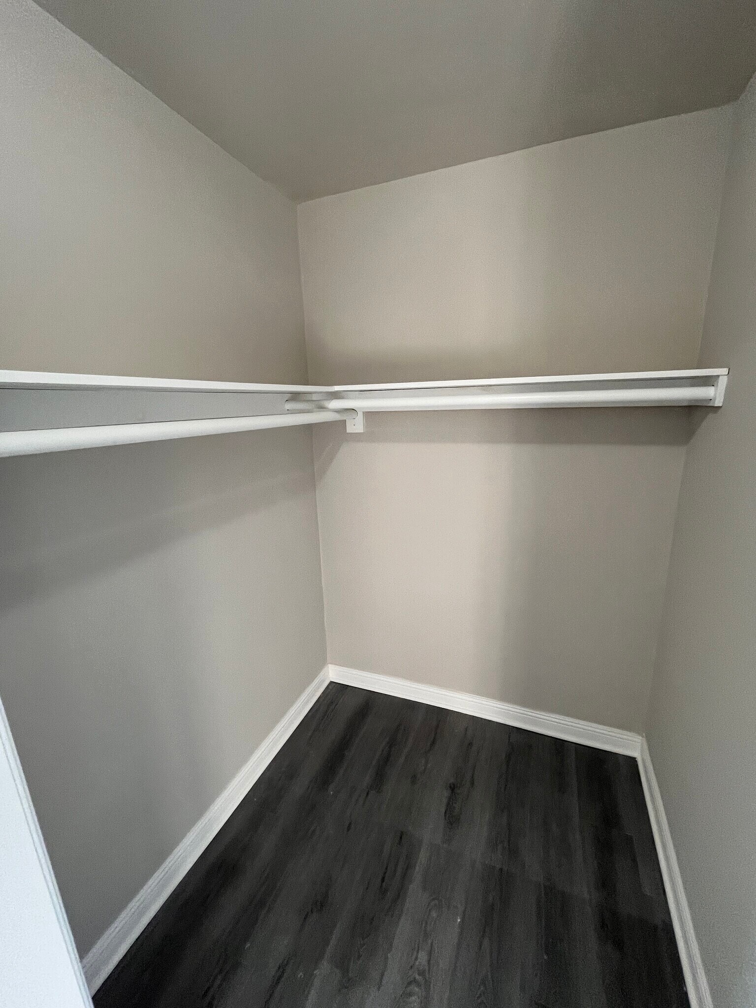 Building Photo - 101 S Victoria Ave