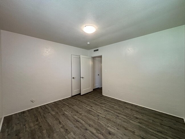 Building Photo - 816 W Fedora Ave