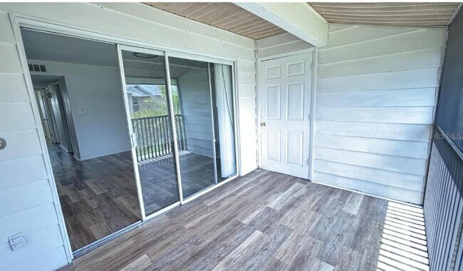 Building Photo - 860 Sky Lake Cir