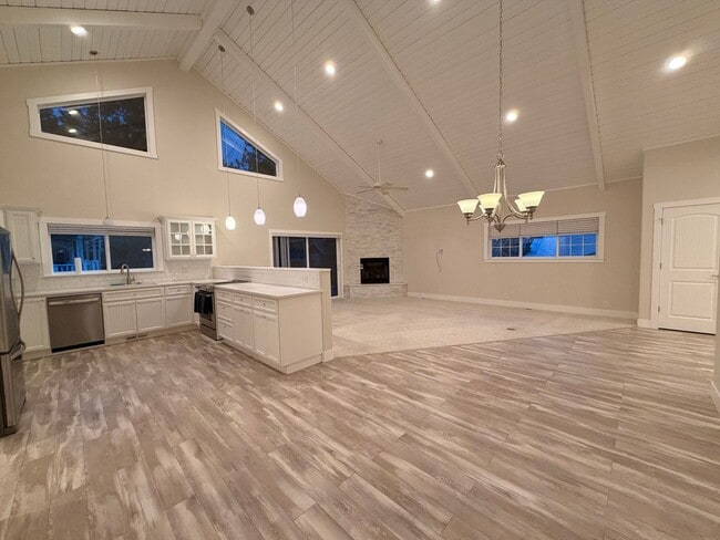 Building Photo - Dual Primary Suite's. 2 Bedroom / 2.5 Bathroom Single Level Home in NE Bend