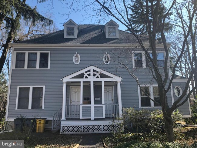 Building Photo - 305 Nassau St