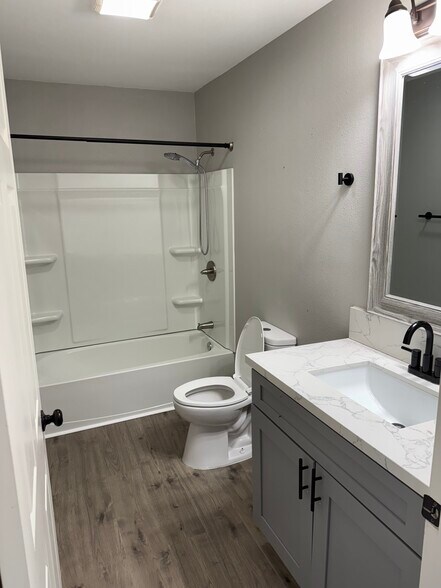 Bathroom - 9302 E Avenue R14