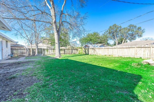 Building Photo - 15006 Wellman Ln