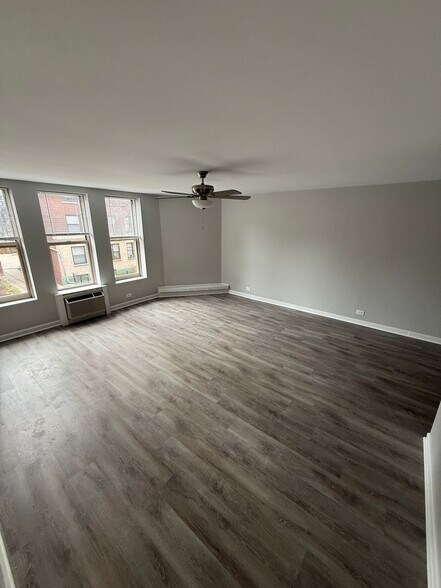 Building Photo - 744 W Gordon Ter