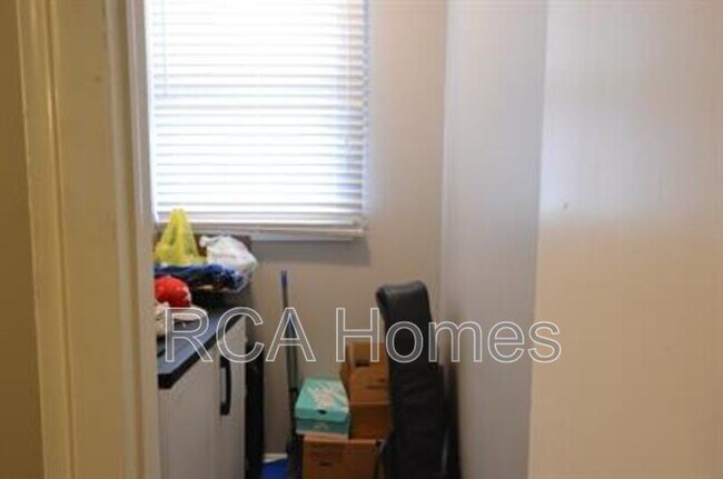 Building Photo - 906 Laurel St