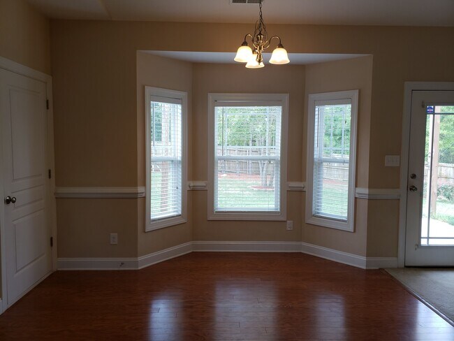 Building Photo - Dazzling 3 Bedroom Home with Bonus Room, Fenced Backyard! Located in Cooper Farms!