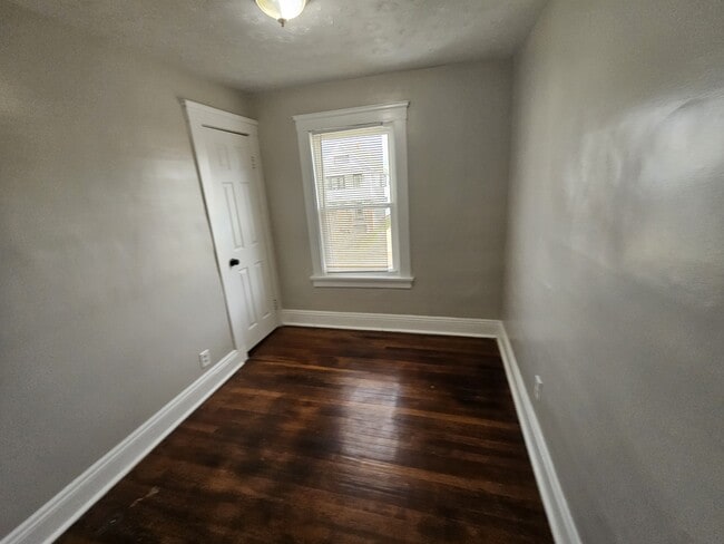 Building Photo - 4916 E 85th St