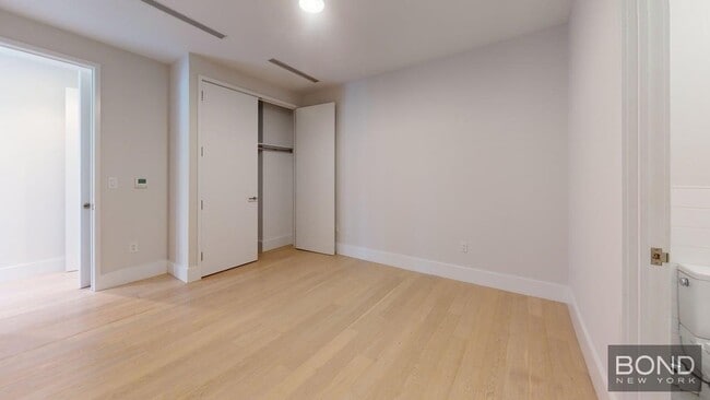 Building Photo - 452 Broome St
