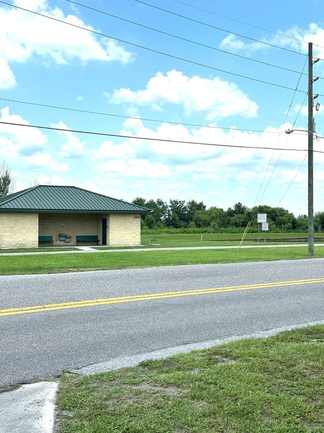 Building Photo - Nice 2/1.5 Duplex Located Across From St. ...